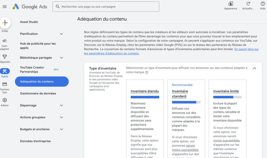 Google Ads — section Adéquation du contenu avec la ligne Emplacements exclus dans les paramètres avancés du compte